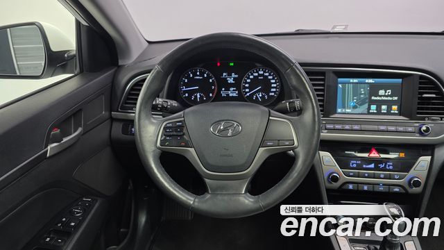 Hyundai AVANTE 2017 — photo 13