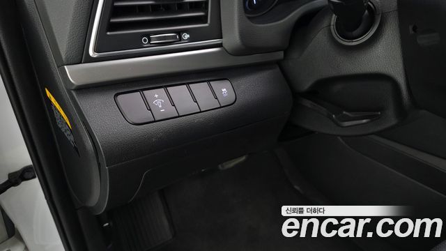 Hyundai AVANTE 2017 — photo 14