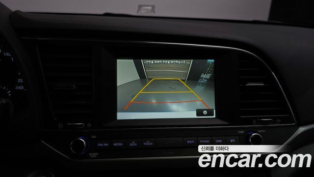 Hyundai AVANTE 2017 — photo 16