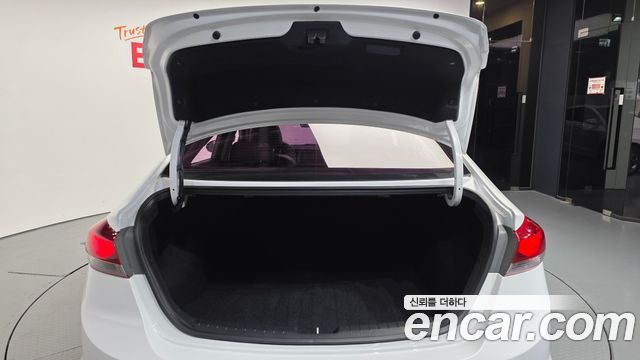Hyundai AVANTE 2017 — photo 20