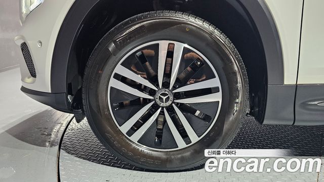 Mercedes-Benz GLB-Class 2021 — photo 5