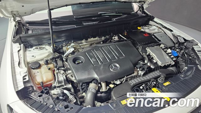 Mercedes-Benz GLB-Class 2021 — photo 6