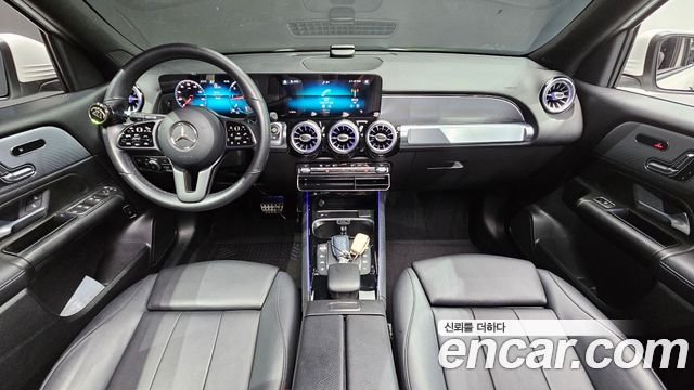 Mercedes-Benz GLB-Class 2021 — photo 10