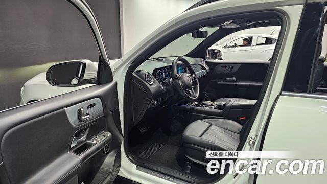 Mercedes-Benz GLB-Class 2021 — photo 13