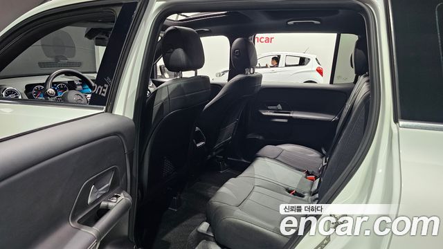 Mercedes-Benz GLB-Class 2021 — photo 17