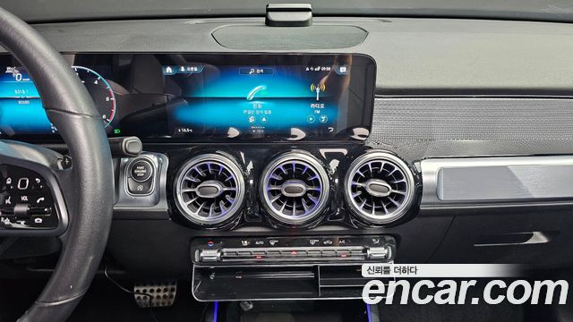 Mercedes-Benz GLB-Class 2021 — photo 18