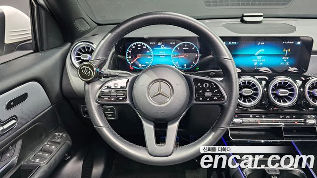 Mercedes-Benz GLB-Class 2021 — photo 19
