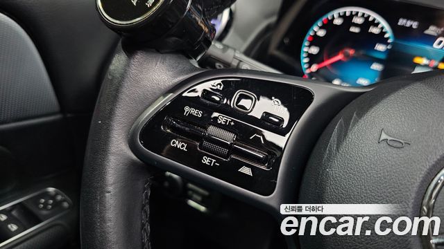 Mercedes-Benz GLB-Class 2021 — photo 20