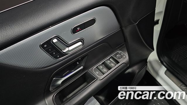 Mercedes-Benz GLB-Class 2021 — photo 22