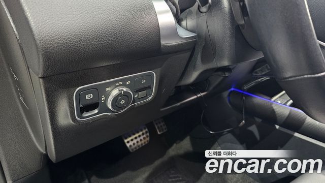 Mercedes-Benz GLB-Class 2021 — photo 24