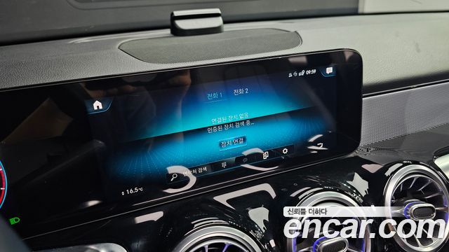 Mercedes-Benz GLB-Class 2021 — photo 26