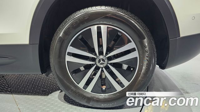 Mercedes-Benz GLB-Class 2021 — photo 7