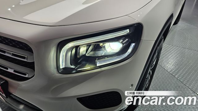 Mercedes-Benz GLB-Class 2021 — photo 8