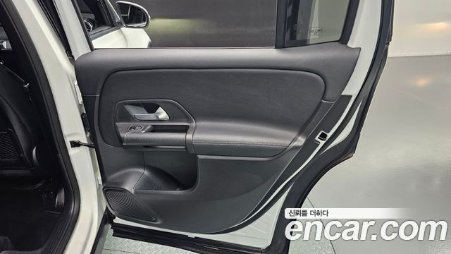 Mercedes-Benz GLB-Class 2021 — photo 15