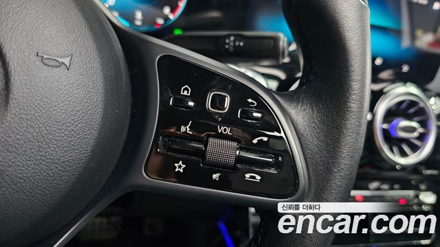 Mercedes-Benz GLB-Class 2021 — photo 29