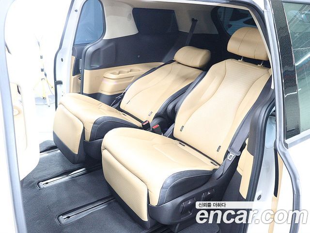 Kia Canival 2021 — photo 16