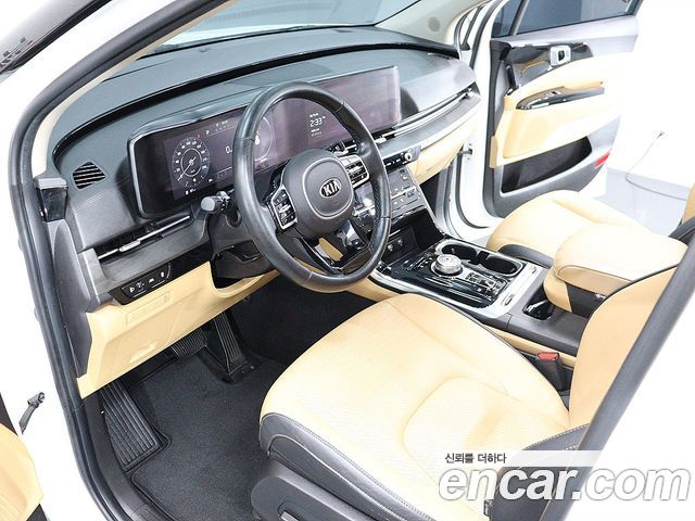 Kia Canival 2021 — photo 17