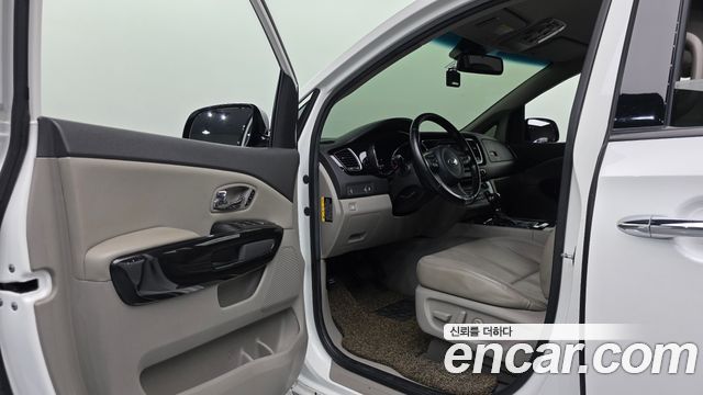 Kia Canival 2016 — photo 10