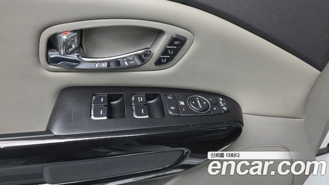 Kia Canival 2016 — photo 11