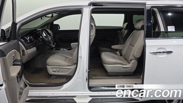 Kia Canival 2016 — photo 16