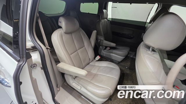 Kia Canival 2016 — photo 18