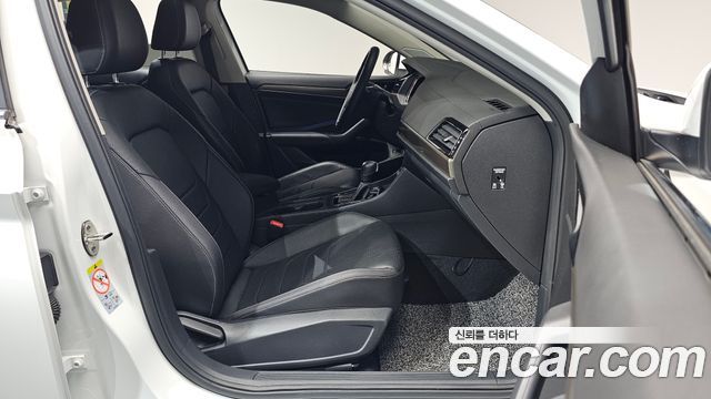 Volkswagen Jetta 2021 — photo 13
