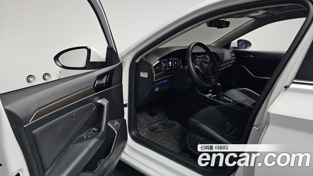 Volkswagen Jetta 2021 — photo 17