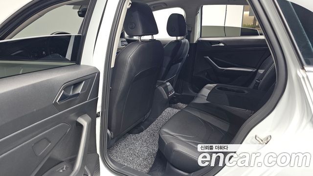 Volkswagen Jetta 2021 — photo 18