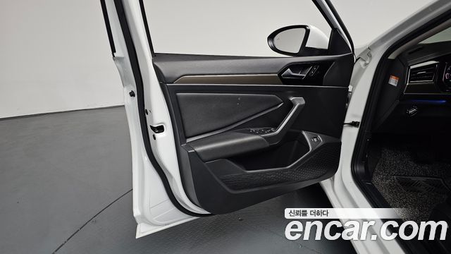 Volkswagen Jetta 2021 — photo 14