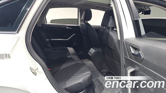 Volkswagen Jetta 2021 — photo 16