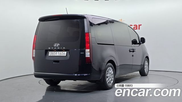 Hyundai Staria 2022 — photo 2