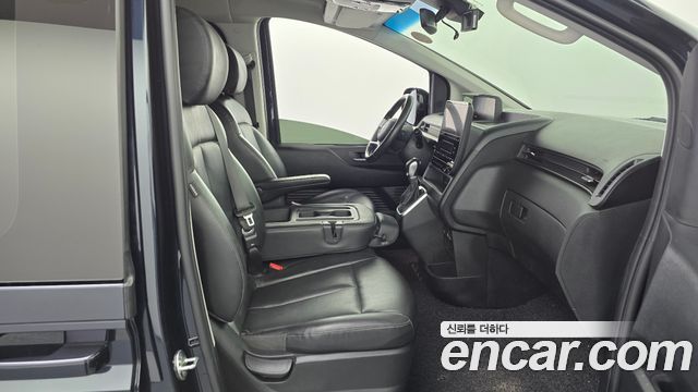 Hyundai Staria 2022 — photo 16