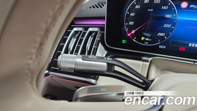 Mercedes-Benz S-Class 2022 — photo 27
