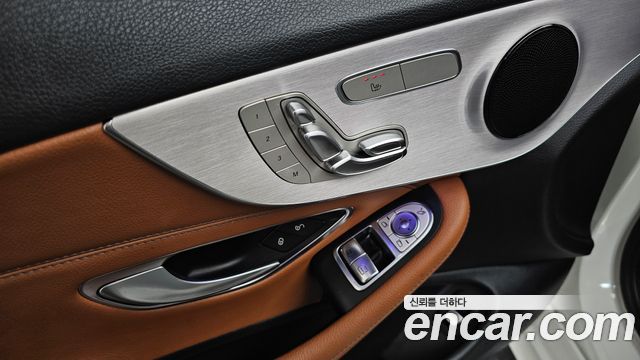 Mercedes-Benz C-Class 2019 — photo 30