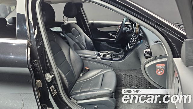 Mercedes-Benz C-Class 2017 — photo 11