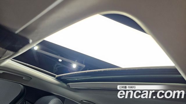 Mercedes-Benz C-Class 2017 — photo 16