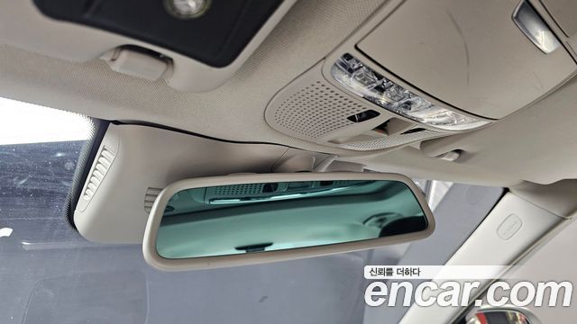 Mercedes-Benz C-Class 2017 — photo 18