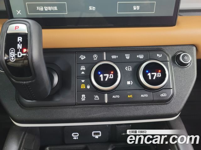 Land Rover Defender 2023 — photo 9
