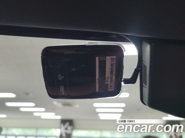 Land Rover Defender 2023 — photo 11