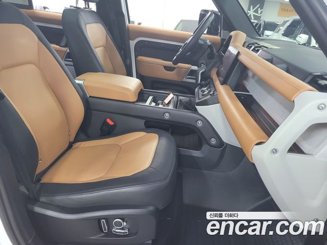Land Rover Defender 2023 — photo 16