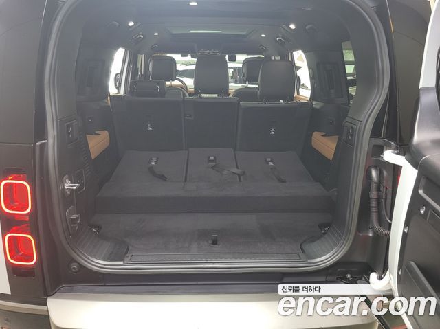 Land Rover Defender 2023 — photo 17