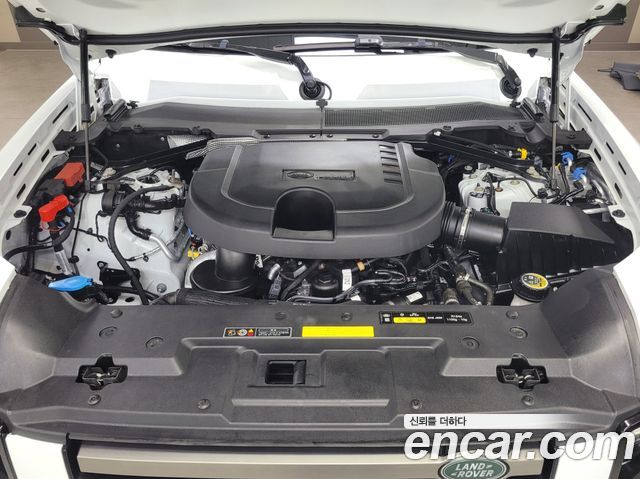 Land Rover Defender 2023 — photo 20