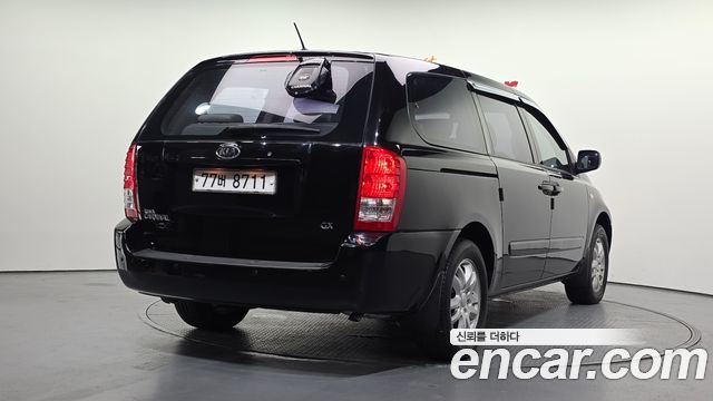 Kia Canival 2009 — photo 2