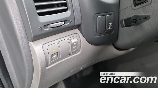 Kia Canival 2009 — photo 13