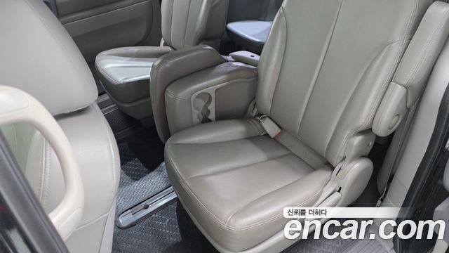 Kia Canival 2009 — photo 18