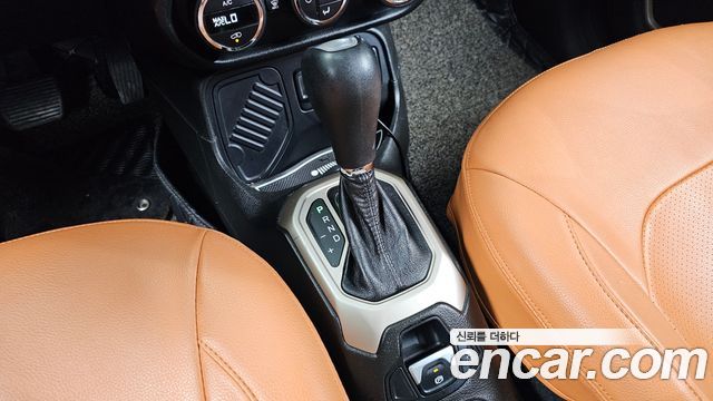 Jeep Renegade 2017 — photo 9
