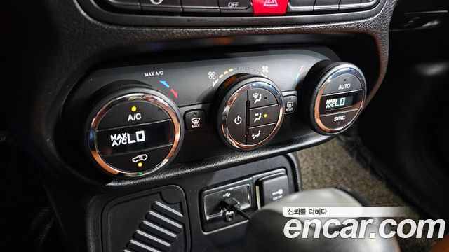 Jeep Renegade 2017 — photo 16