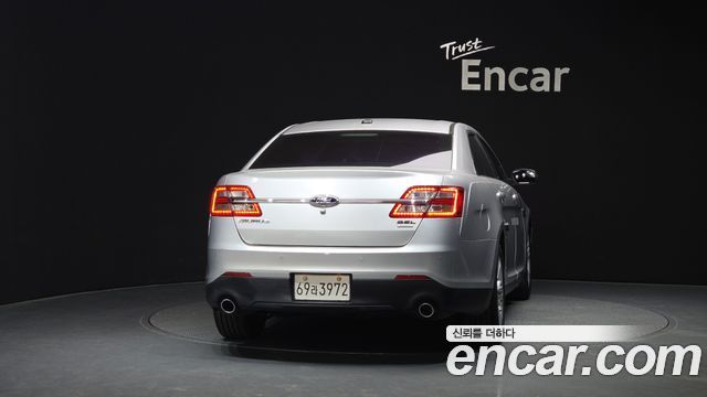 Ford Taurus 2013 — photo 4