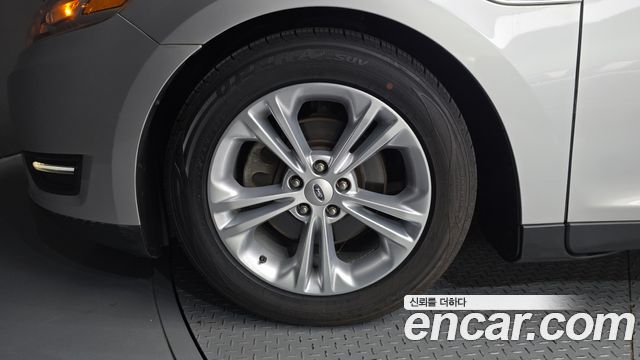 Ford Taurus 2013 — photo 5