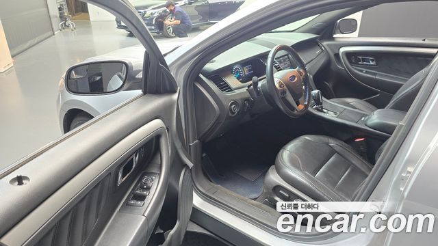 Ford Taurus 2013 — photo 10
